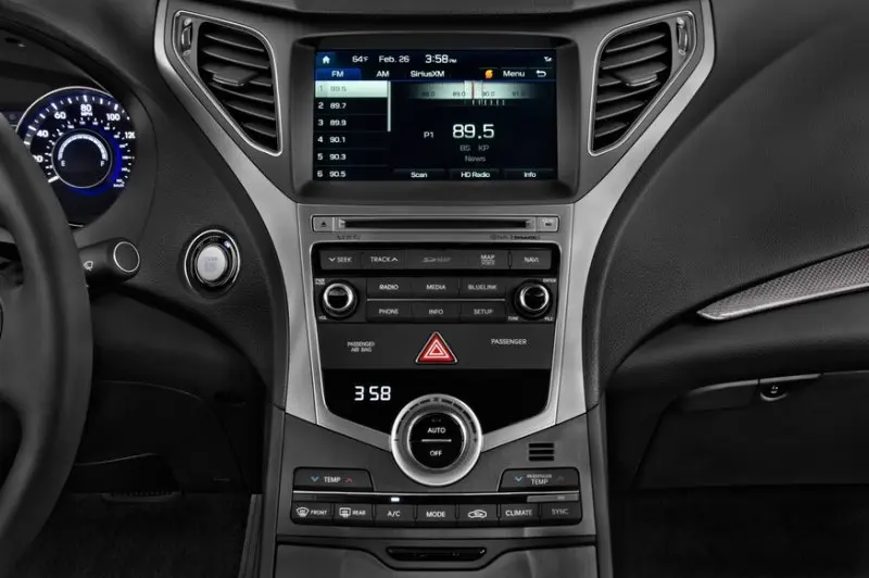 Hình ảnh Hyundai Azera dưới góc chụp chi tiết 13