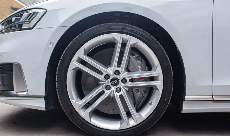 Chiêm ngưỡng ảnh xe Audi S8 dưới mọi góc độ 32