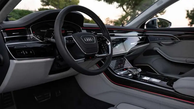 Nội thất sang trọng của xe Audi S8 7
