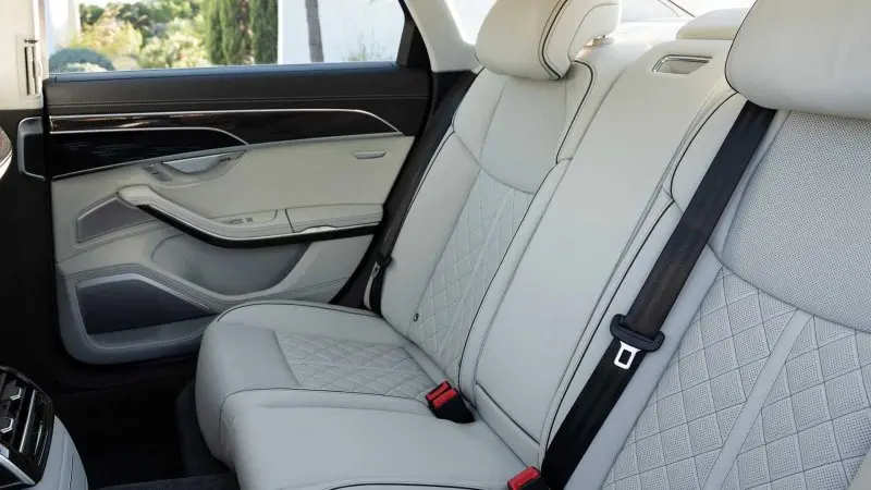 Nội thất sang trọng của xe Audi S8 11