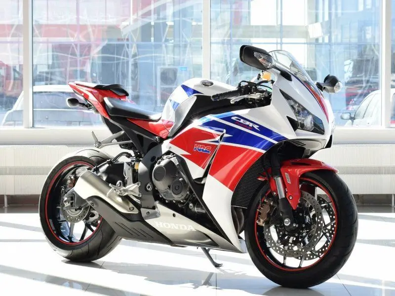 Honda CBR1000RR-R 1