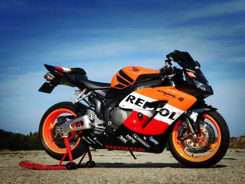 Honda CBR1000RR-R 18