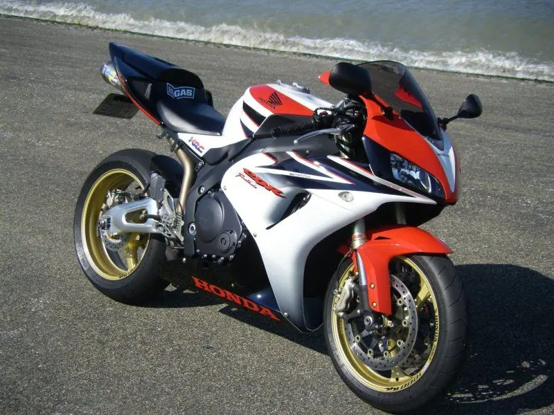 Honda CBR1000RR-R 22