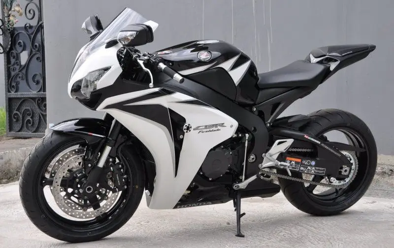 Honda CBR1000RR-R 23