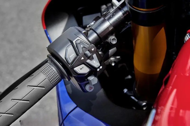 Honda CBR1000RR-R 29