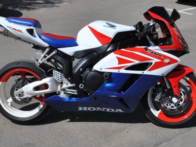 Honda CBR1000RR-R 5