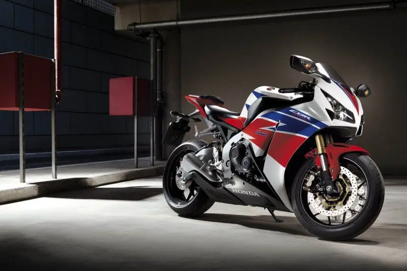 Honda CBR1000RR-R 8