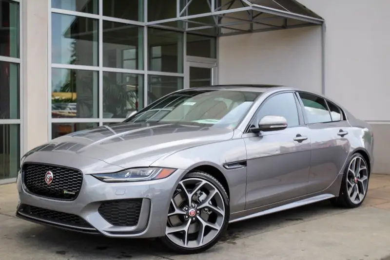 Hình ảnh hàng đầu của dòng xe Jaguar XE 24