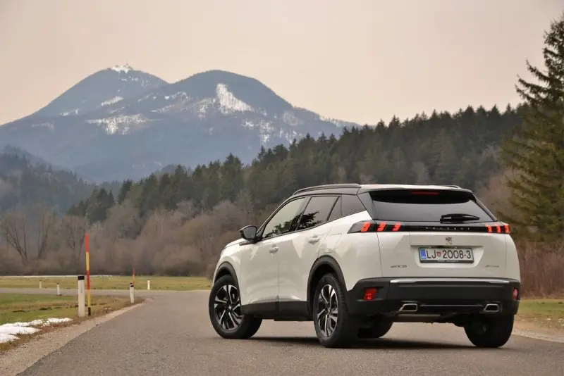 Các phiên bản của dòng xe Peugeot 2008 23