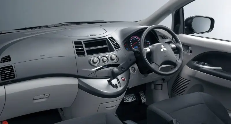 Ngắm nhìn hình ảnh xe Mitsubishi Grandis ấn tượng 16