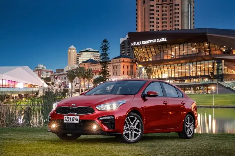 Hình ảnh xe Kia Cerato màu sắc sống động 13