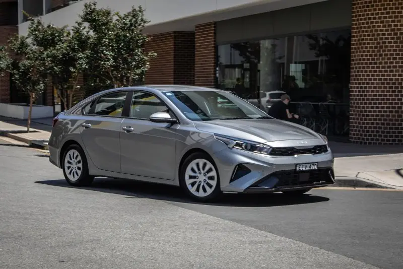 Hình ảnh xe Kia Cerato màu sắc sống động 20