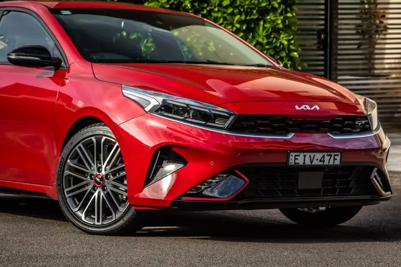 Hình ảnh xe Kia Cerato màu sắc sống động 21