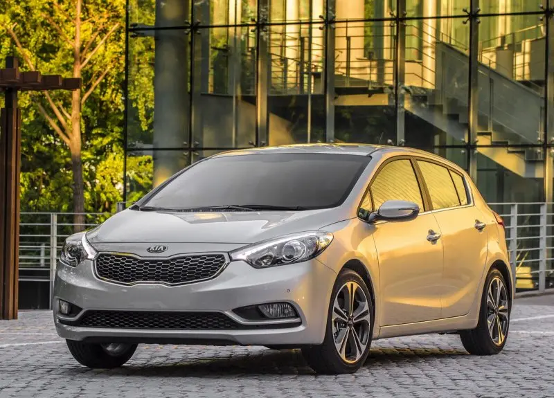 Hình ảnh xe Kia Cerato màu sắc sống động 31