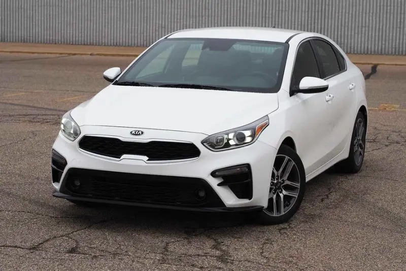 Hình ảnh xe Kia Cerato màu sắc sống động 33