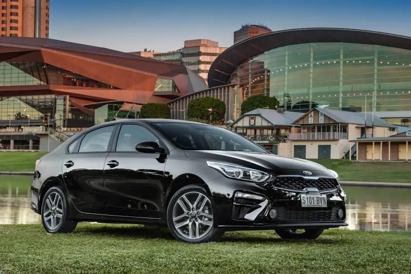 Hình ảnh xe Kia Cerato màu sắc sống động 43