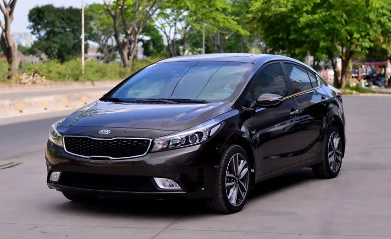 Hình ảnh xe Kia Cerato màu sắc sống động 8