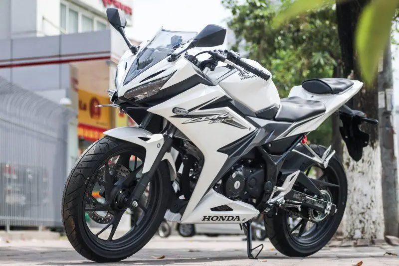 Honda CBR150R 2