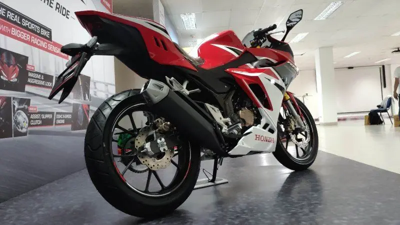 Honda CBR150R 14