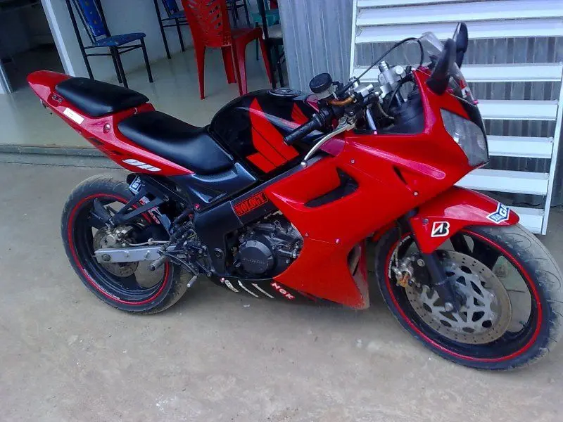 Honda CBR150R 19
