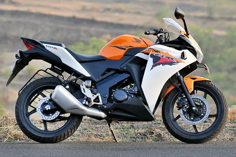Honda CBR150R 28