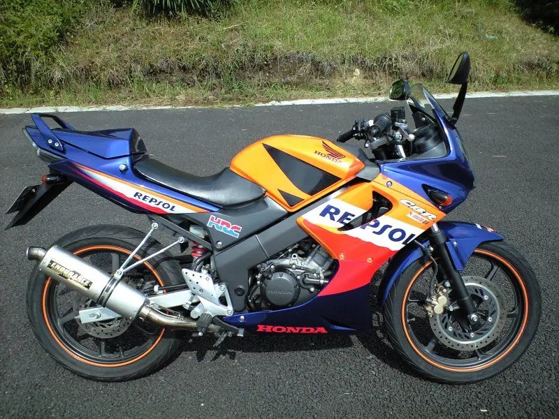 Honda CBR150R 40