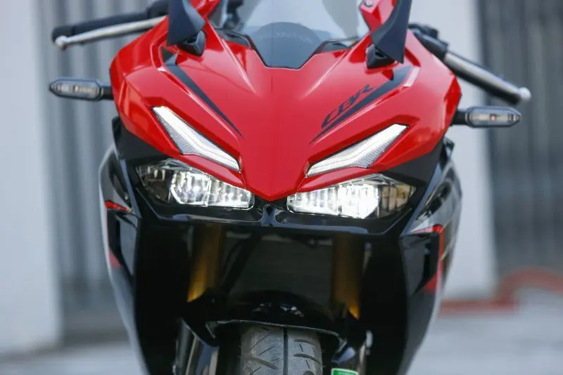 Honda CBR150R 30