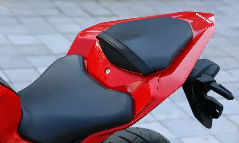 Honda CBR150R 35