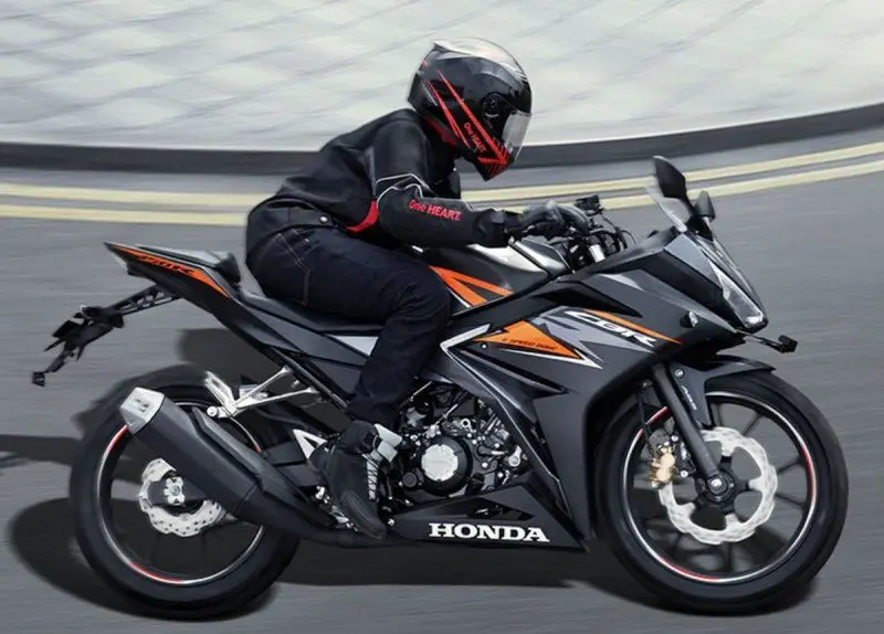 Honda CBR150R 8