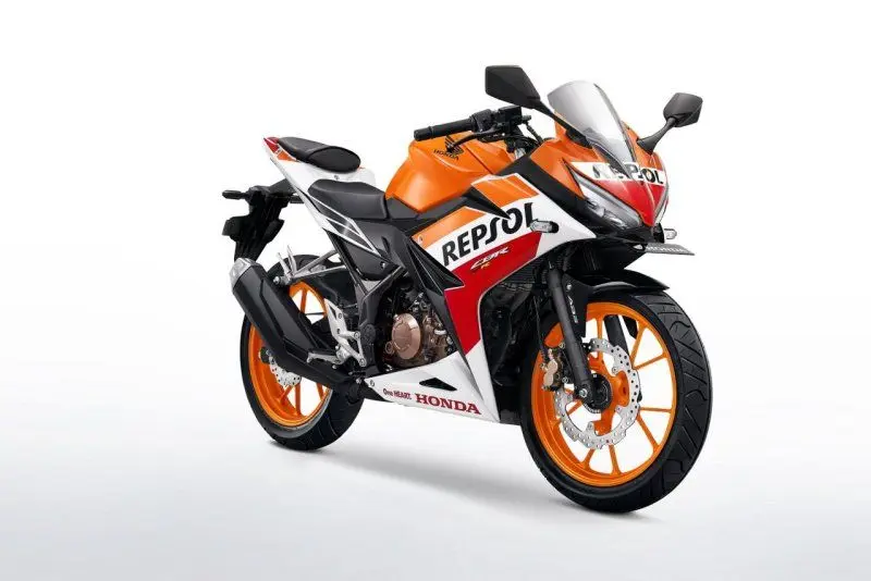 Honda CBR150R 10
