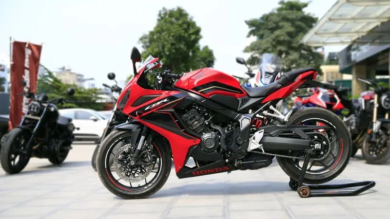 Honda CBR650R 37
