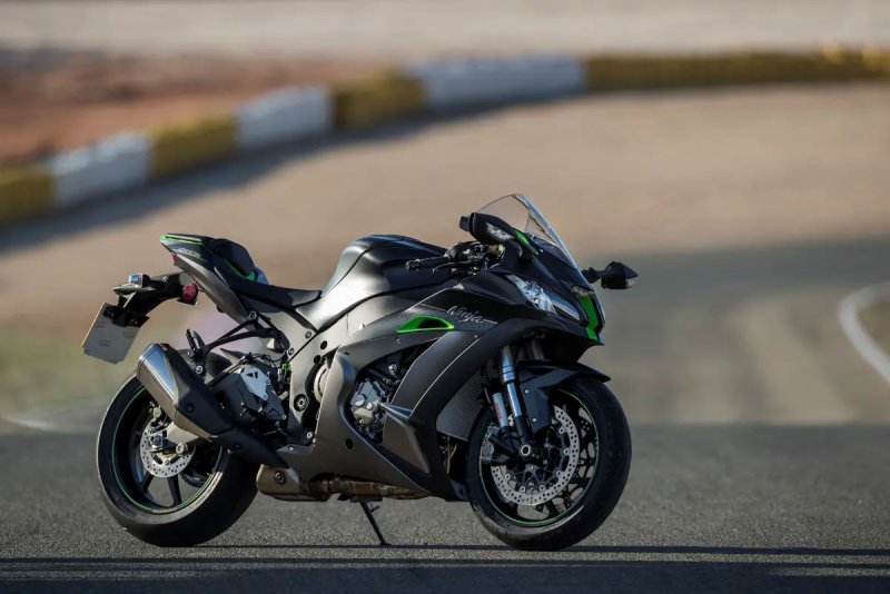 Kawasaki Ninja ZX10-R 16