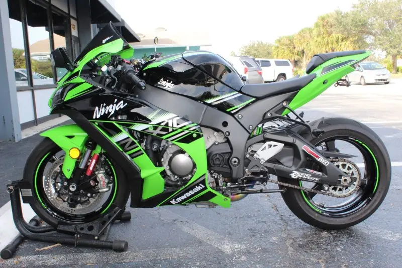 Kawasaki Ninja ZX10-R 30