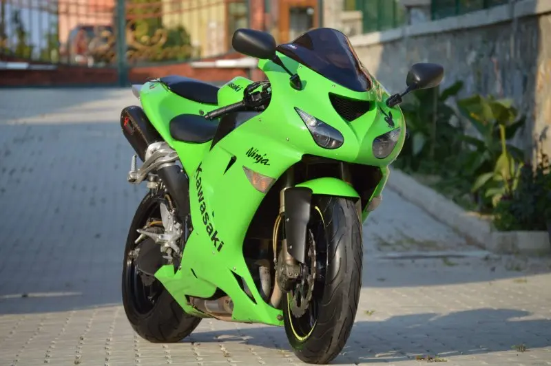Kawasaki Ninja ZX10-R 32