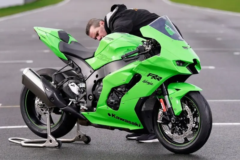 Kawasaki Ninja ZX10-R 35
