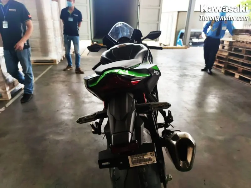 Kawasaki Ninja ZX10-R 8