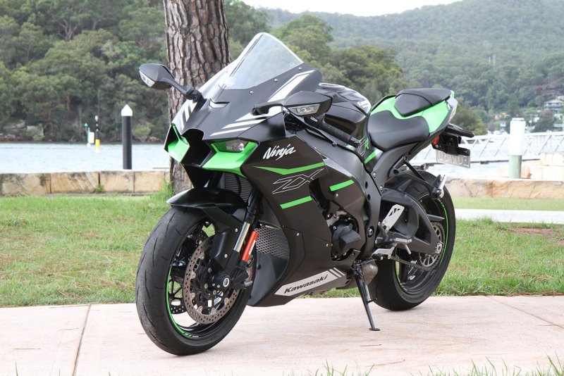 Kawasaki Ninja ZX10-R 12