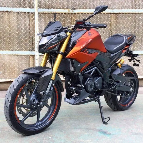 Honda CB150R 19