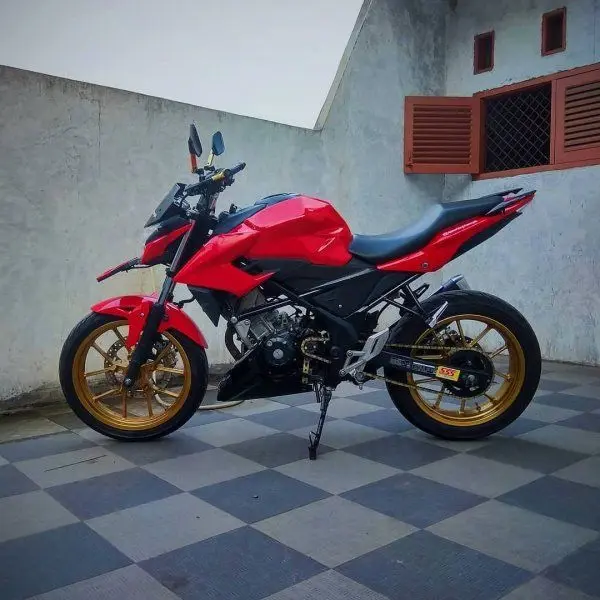 Honda CB150R 37