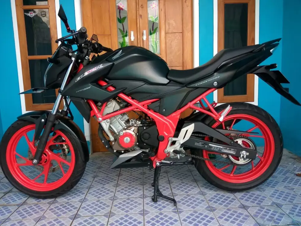 Honda CB150R 9