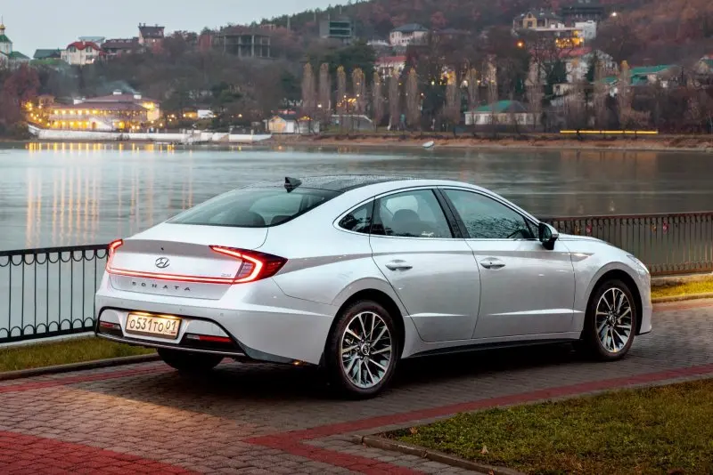 Thiết kế ngoại thất sang trọng của xe Hyundai Sonata 2