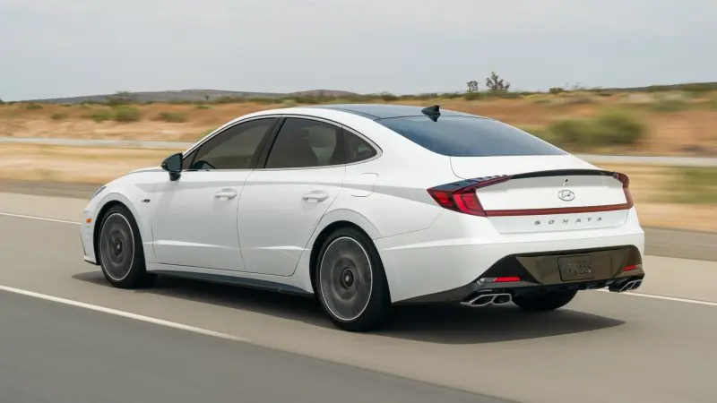 Thiết kế ngoại thất sang trọng của xe Hyundai Sonata 16