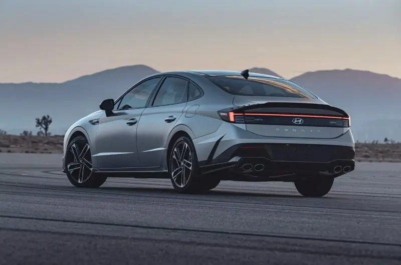 Thiết kế ngoại thất sang trọng của xe Hyundai Sonata 18