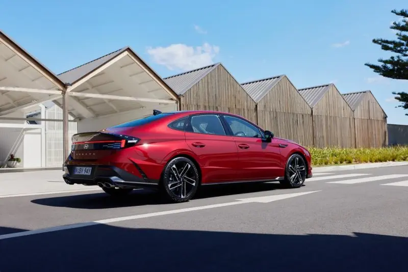 Thiết kế ngoại thất sang trọng của xe Hyundai Sonata 32