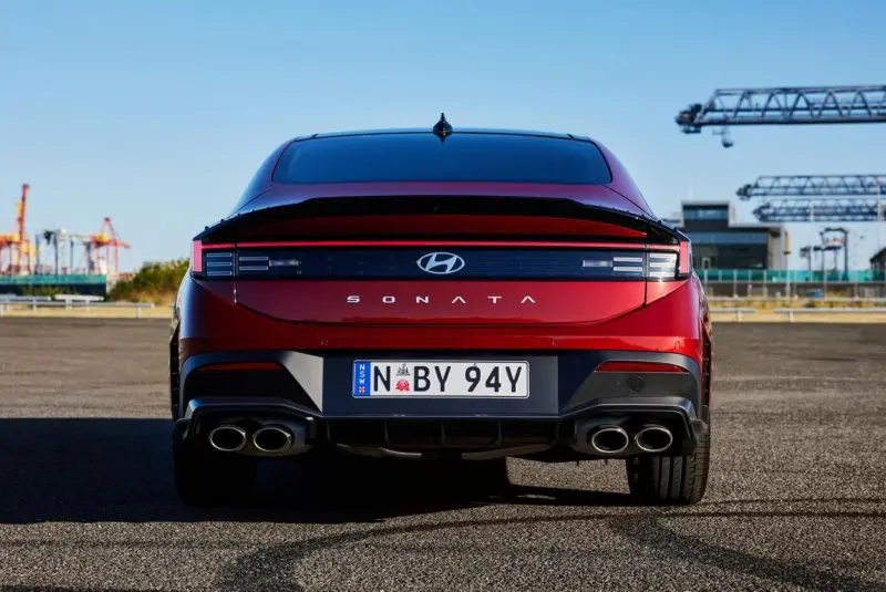 Thiết kế ngoại thất sang trọng của xe Hyundai Sonata 33