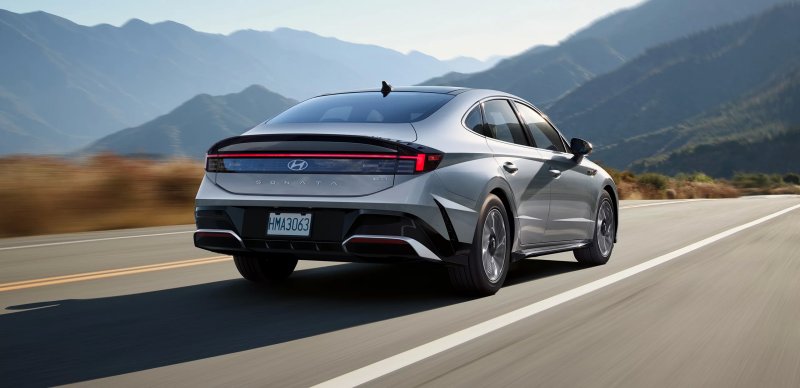 Thiết kế ngoại thất sang trọng của xe Hyundai Sonata 11