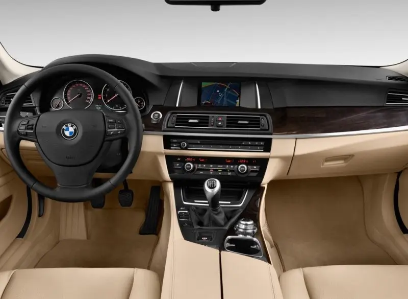 Hình nền BMW 528i cực đẹp dành cho máy tính 4