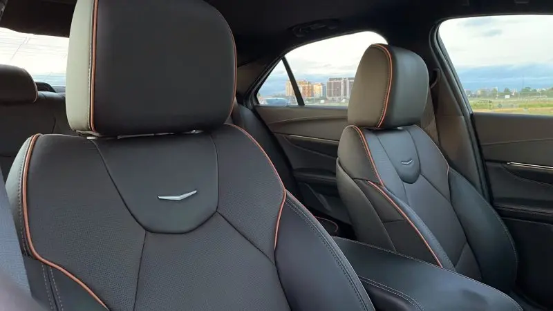 Bộ sưu tập ảnh xe Cadillac CT4-V từ mọi góc độ 12