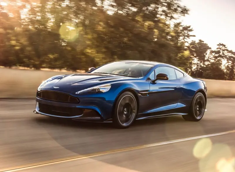 Hình ảnh Aston Martin Vanquish từ các góc khác nhau 12