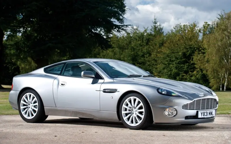 Hình ảnh Aston Martin Vanquish từ các góc khác nhau 16